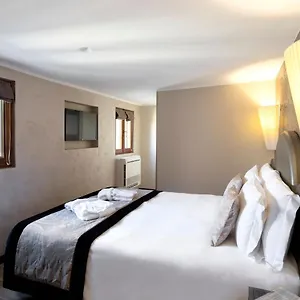 3* Отель Alle Guglie Boutique